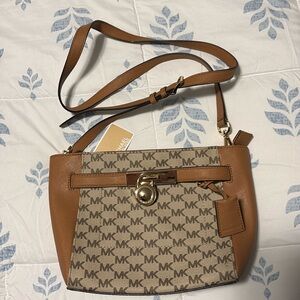 Michael Kors Hamilton Traveler messenger acorn/natural nwt